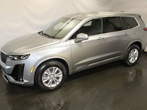 New 2025 Cadillac XT6 Luxury image 2