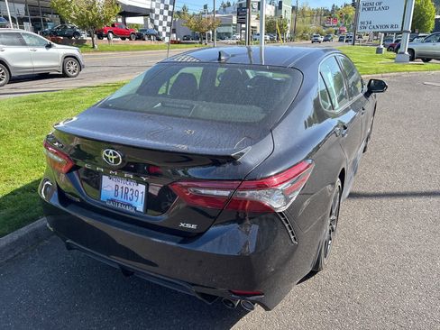 Used 2022 Toyota Camry XSE FWD image 6