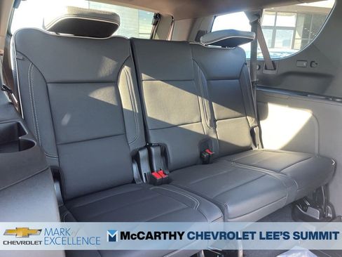 New 2026 Chevrolet Suburban Premier w/ Sun And Tow Package AWD/4WD image 15