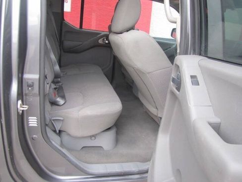 Used 2018 Nissan Frontier SV RWD image 12