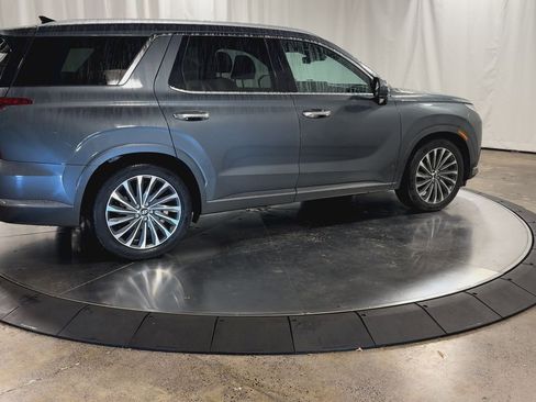 Used 2024 Hyundai Palisade Calligraphy image 2