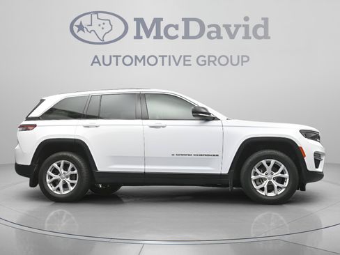 Used 2022 Jeep Grand Cherokee Limited w/ Trailer Tow Prep Group (B) AWD/4WD image 35