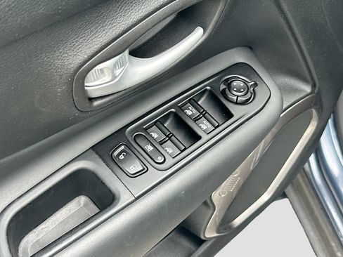 Used 2023 Jeep Renegade Latitude w/ Premium Group AWD/4WD image 18