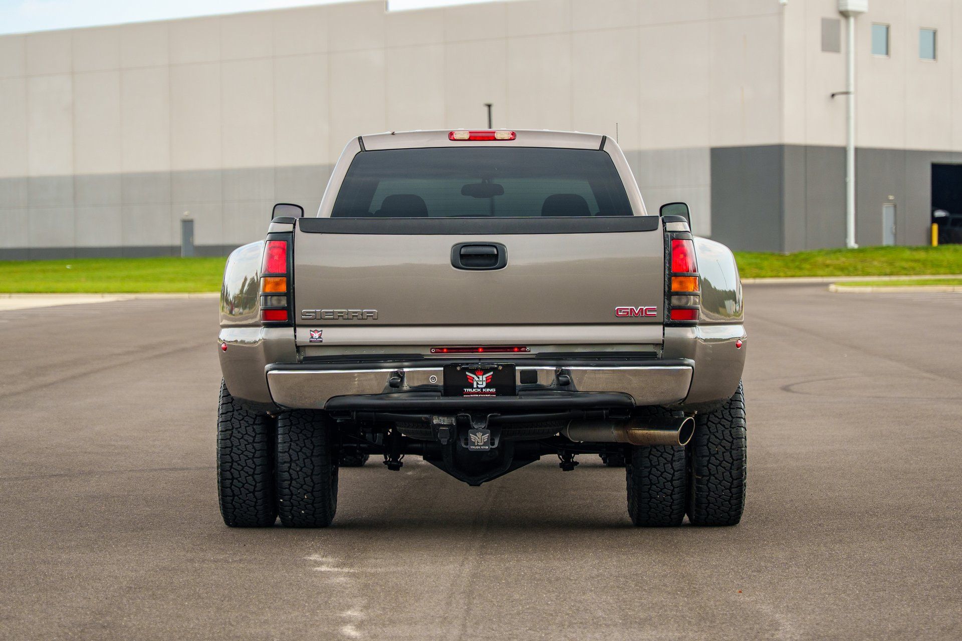 Used 2006 GMC Sierra 3500 SLE w/ Heavy-Duty Power Package AWD/4WD image 12