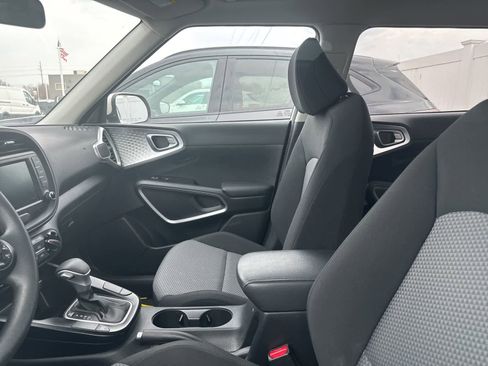 Used 2022 Kia Soul LX image 28