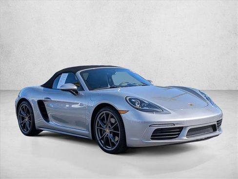 Used 2024 Porsche 718 Boxster RWD image 3