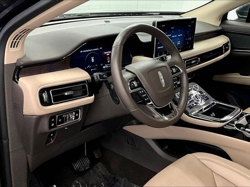Used 2023 Lincoln Nautilus Reserve AWD/4WD image 15