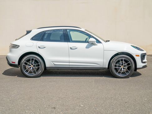 Certified 2025 Porsche Macan image 8