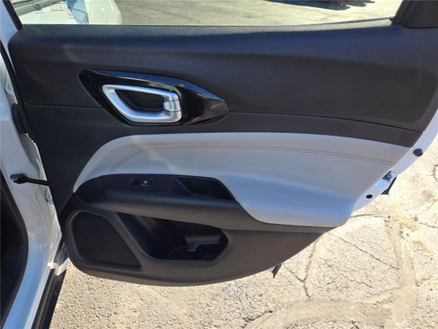 Certified 2022 Jeep Compass Limited image 9