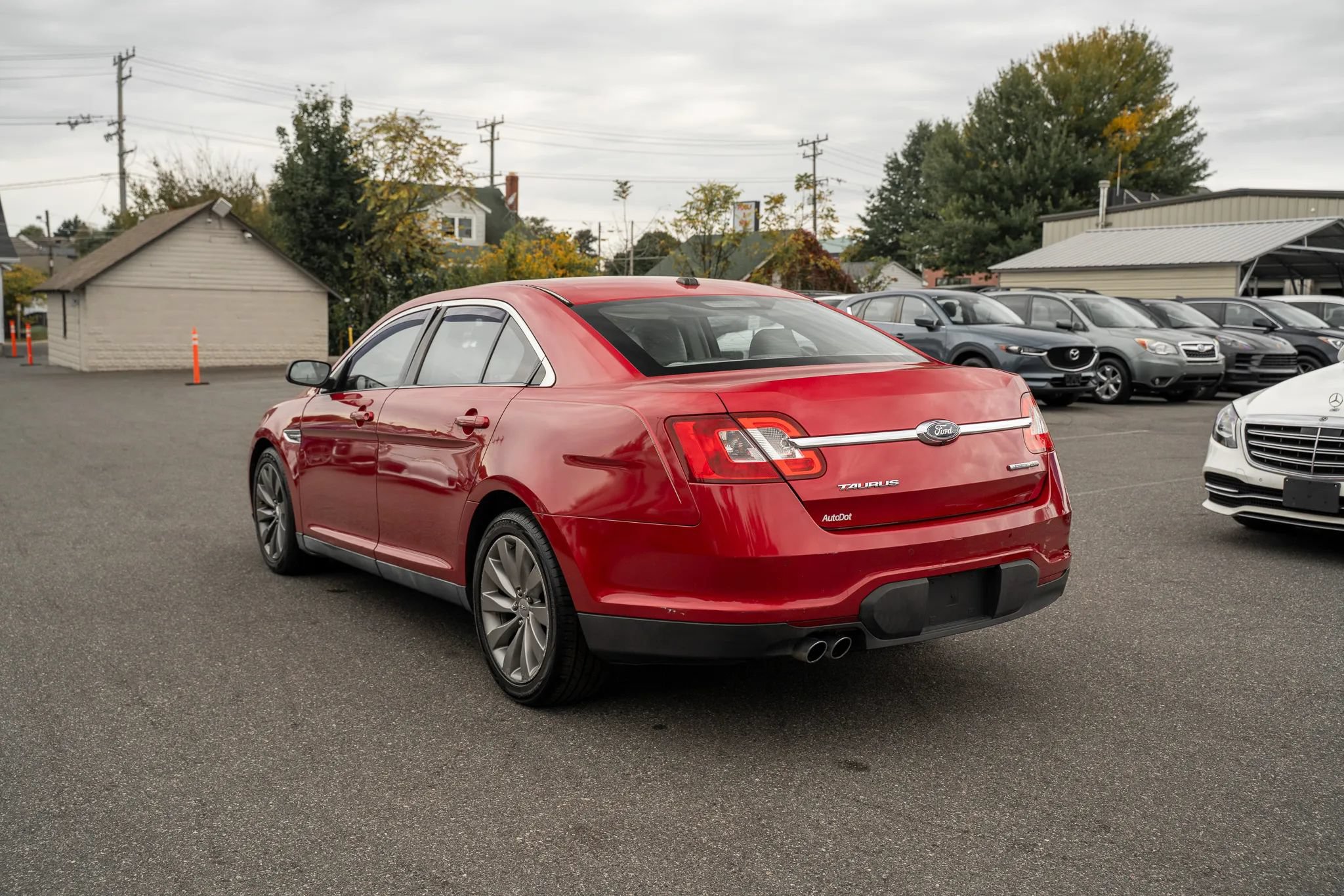 Used 2011 Ford Taurus SEL w/ 202A Rapid Spec Order Code AWD/4WD image 2
