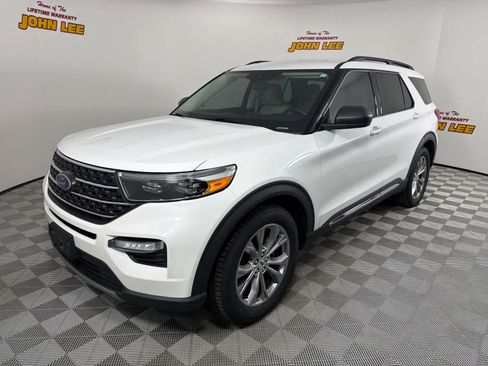 Used 2022 Ford Explorer XLT w/ Equipment Group 202A RWD image 1