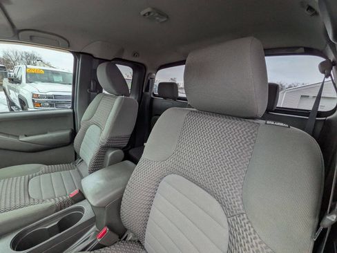 Used 2010 Nissan Frontier SE w/ SE Value Truck Pkg image 13