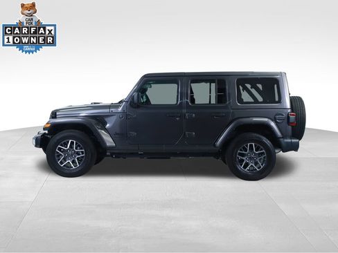 Used 2025 Jeep Wrangler Sahara image 9
