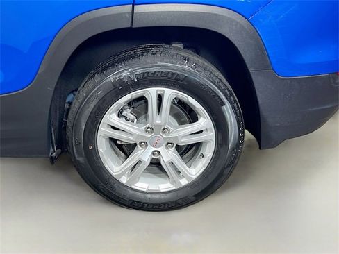 Used 2024 GMC Terrain SLE image 24