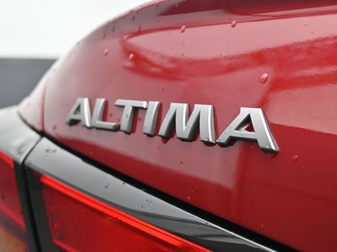 Used 2024 Nissan Altima 2.5 SR w/ SR Premium Package image 16