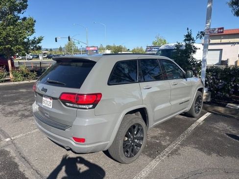 Used 2021 Jeep Grand Cherokee Laredo X image 21