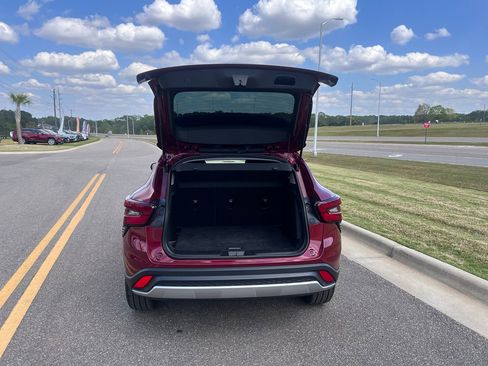 Used 2024 Chevrolet Trax LT w/ Driver Confidence Package image 8