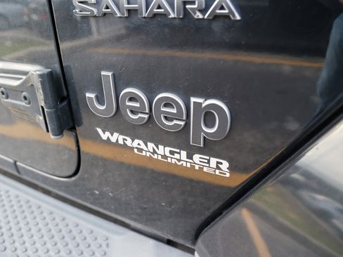 Used 2019 Jeep Wrangler Unlimited Sahara AWD/4WD image 13