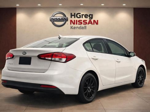 Used 2017 Kia Forte LX FWD image 3