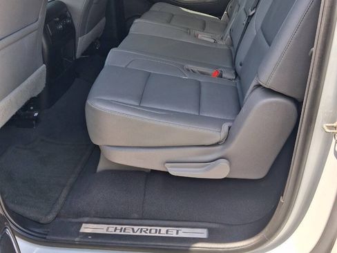 Used 2019 Chevrolet Suburban LT RWD image 12