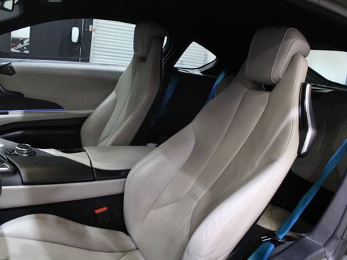 Used 2015 BMW i8 image 23