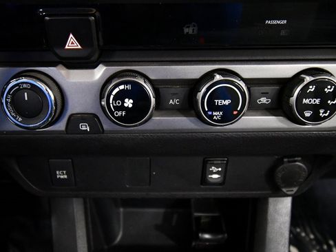 Used 2017 Toyota Tacoma SR5 image 24