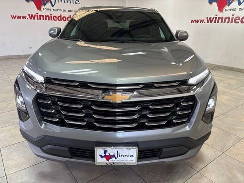 Used 2025 Chevrolet Equinox LT FWD image 2