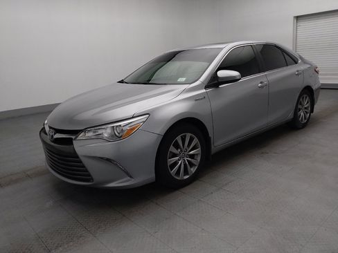 Used 2015 Toyota Camry XLE w/ Moonroof Package FWD image 2