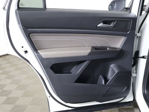 Used 2022 Volkswagen Atlas Cross Sport SE FWD image 25