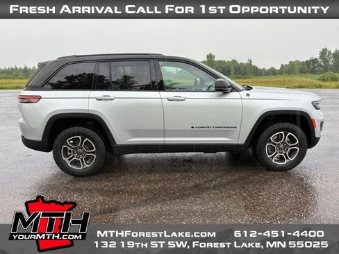 Used 2023 Jeep Grand Cherokee Trailhawk w/ Advanced Protech Group II AWD/4WD image 1