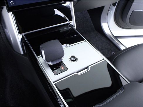 New 2026 Land Rover Range Rover Long Wheelbase SE AWD/4WD image 22