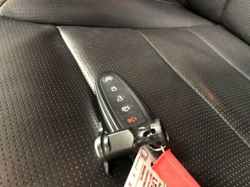 Used 2017 Ford Taurus Limited FWD image 29