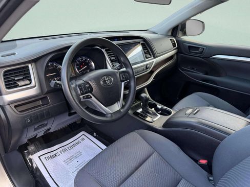 Used 2015 Toyota Highlander LE AWD/4WD image 12