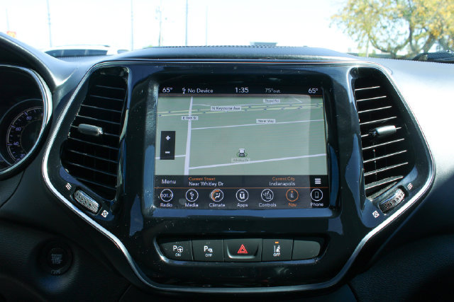 Used 2019 Jeep Cherokee Overland w/ Technology Group AWD/4WD image 22
