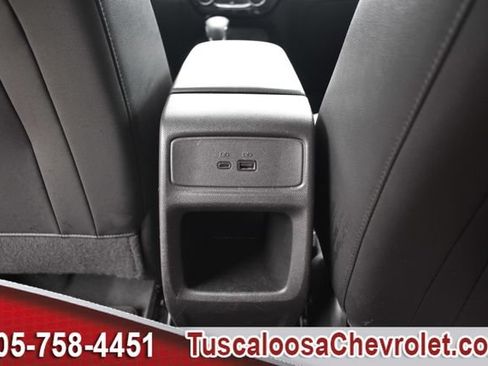 Certified 2025 Chevrolet Trax LT FWD image 22
