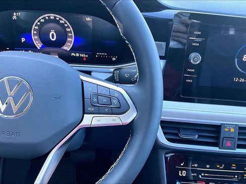 New 2026 Volkswagen Taos SE FWD image 25