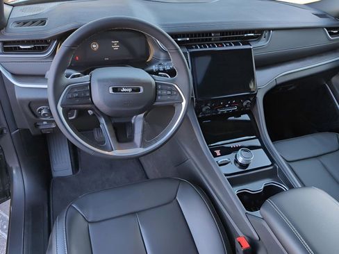 New 2025 Jeep Grand Cherokee Limited w/ Luxury Tech Group II image 10