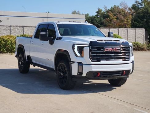Used 2024 GMC Sierra 2500 AT4 w/ AT4 Premium Plus Package AWD/4WD image 3