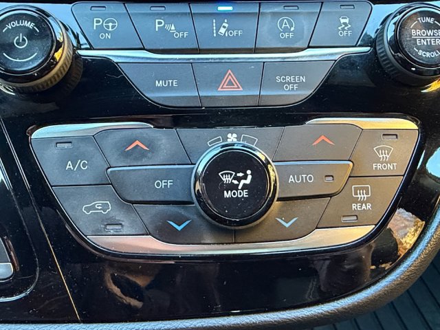 Used 2020 Chrysler Pacifica Touring-L Plus w/ Advanced Safetytec Group FWD image 17