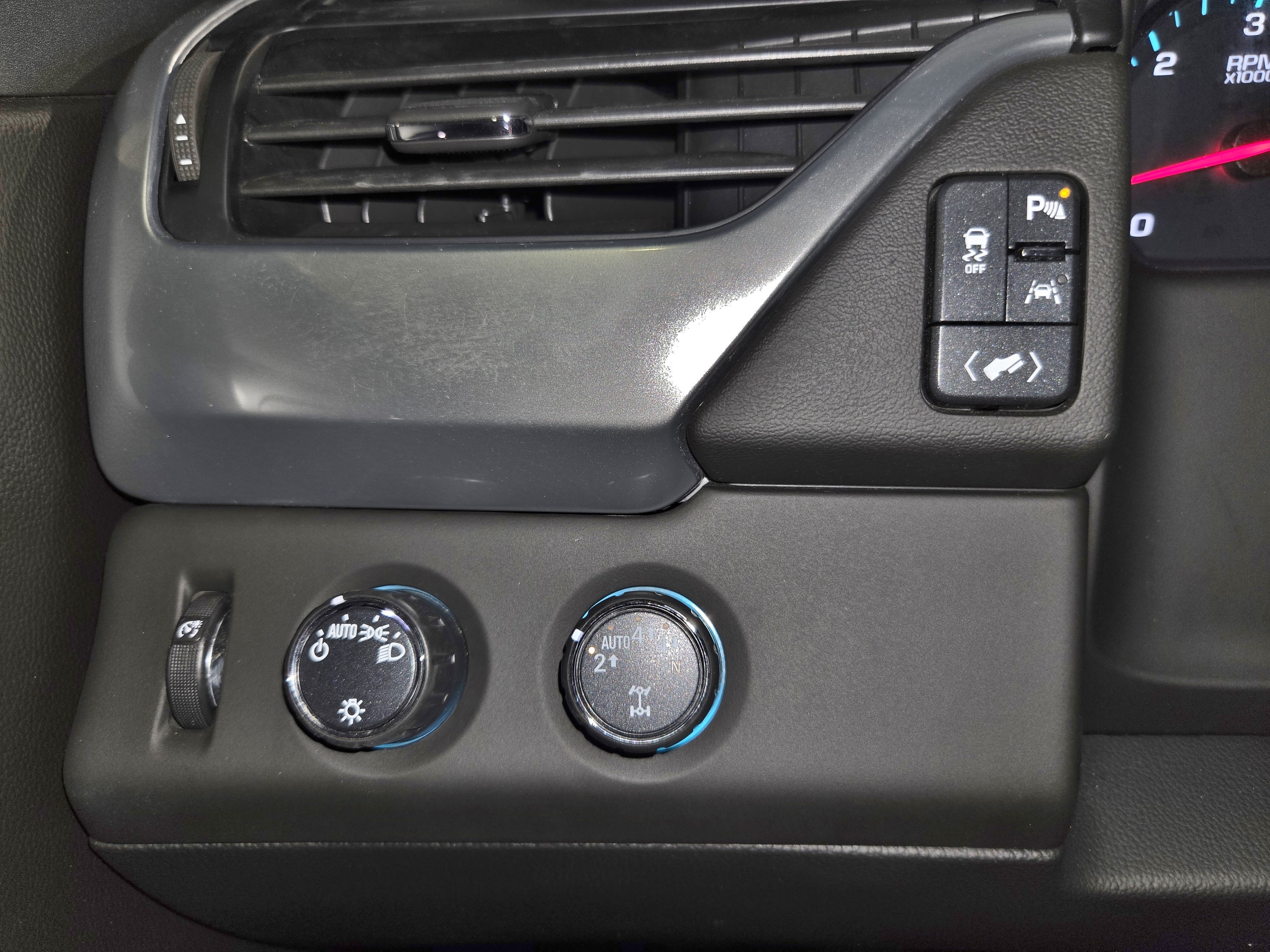 Used 2019 Chevrolet Tahoe 4WD w/ Enhanced Driver Alert Package image 39