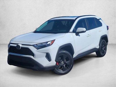 Used 2022 Toyota RAV4 XLE image 1