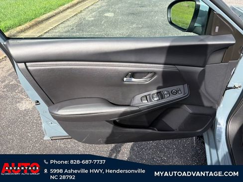 Used 2025 Nissan Sentra SV FWD image 8