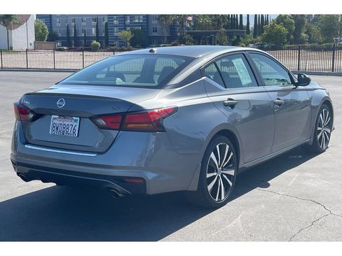 Used 2021 Nissan Altima 2.5 SR FWD image 7