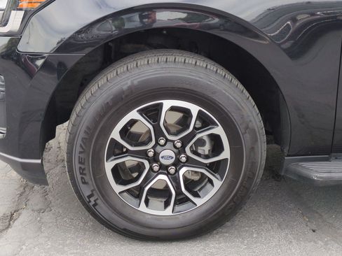 Used 2024 Ford Expedition XLT AWD/4WD image 13