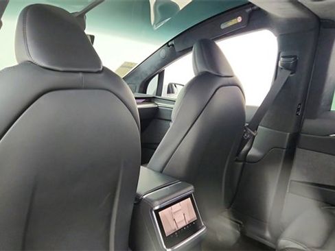 Used 2022 Tesla Model X Plaid image 34