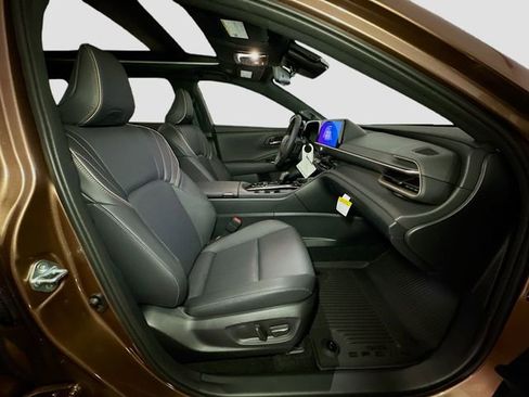 New 2025 Toyota Crown Signia image 32