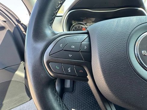 Used 2019 Jeep Cherokee Trailhawk w/ Comfort/Convenience Group AWD/4WD image 14