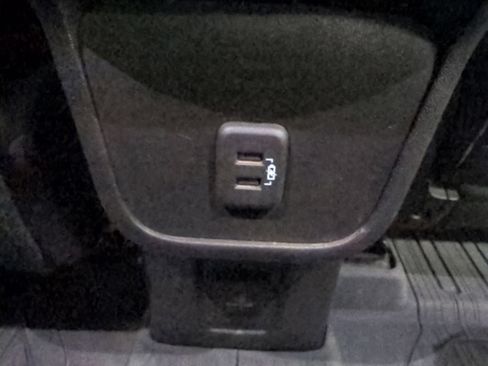 Used 2022 GMC Terrain SLT w/ Tech Package FWD image 34