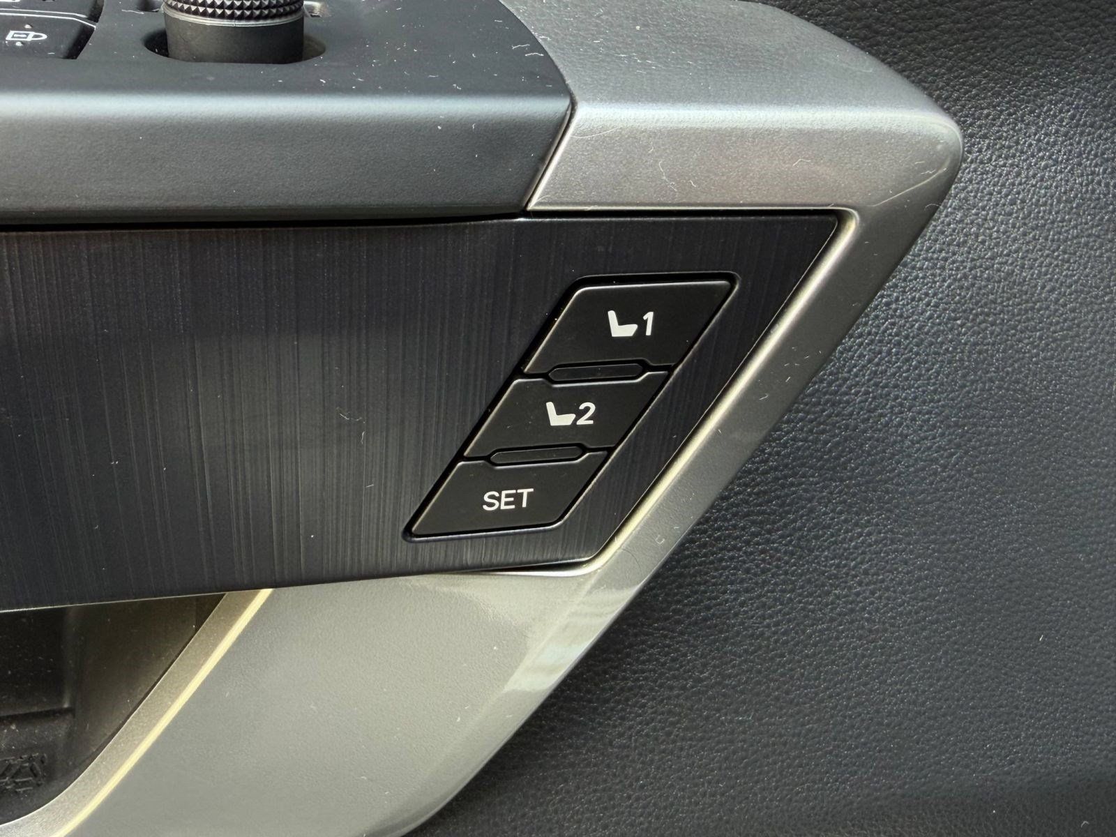 Used 2024 Toyota Sequoia Platinum AWD/4WD image 33