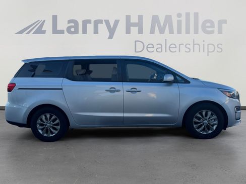 Used 2019 Kia Sedona L image 6